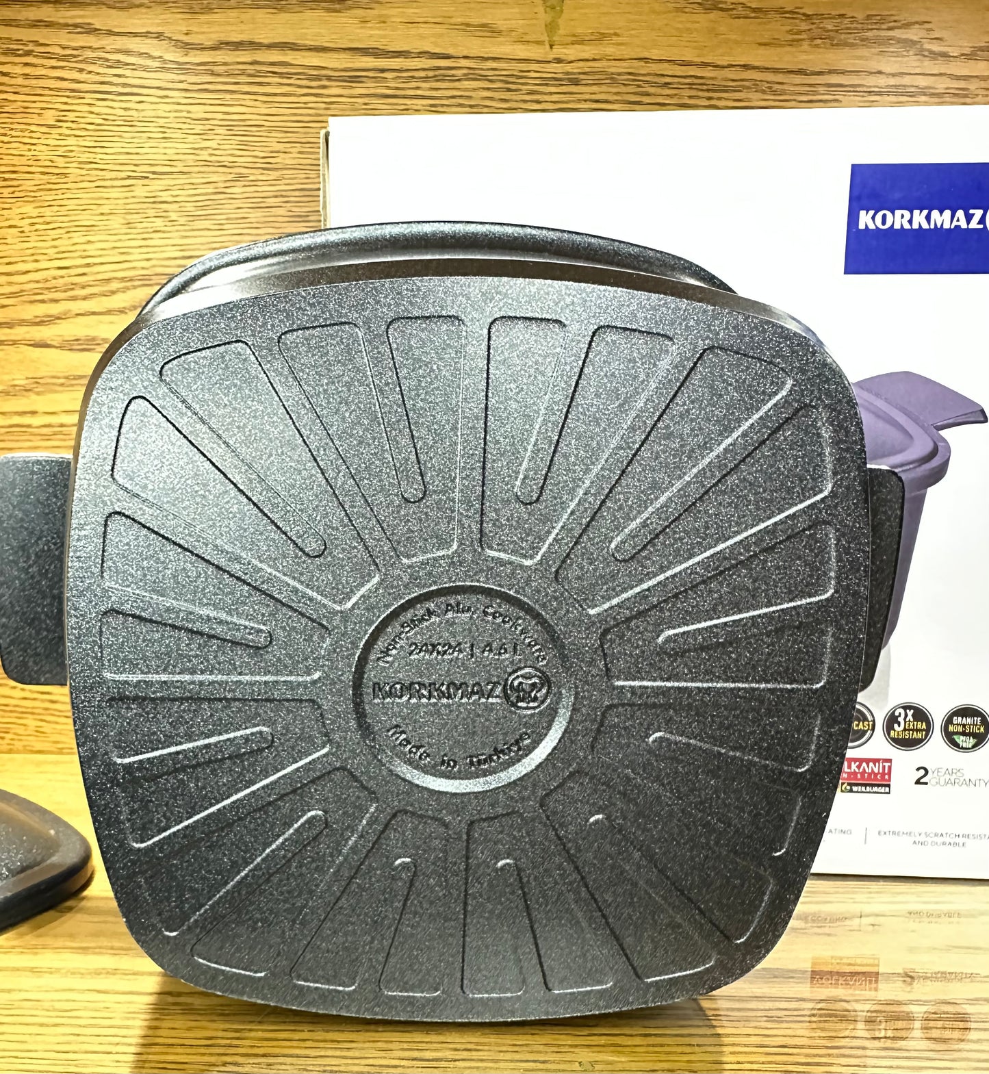 KORKMAZ Square Cast Iron Casserole 24 x 24 x 11.5 cm “Casterra” - TDL HOUSEHOLD