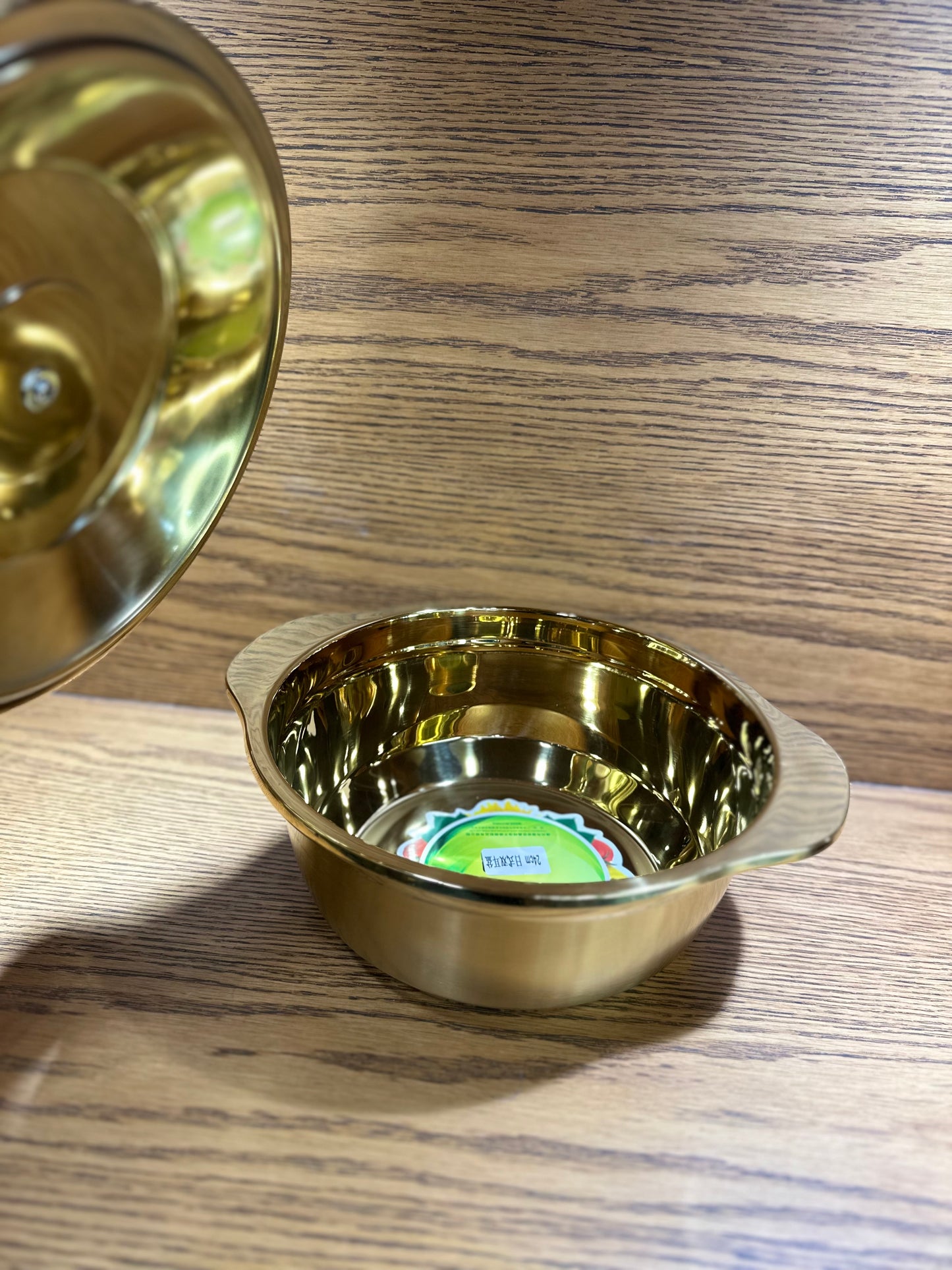 Elegant and Stylish Golden Pots For Serving